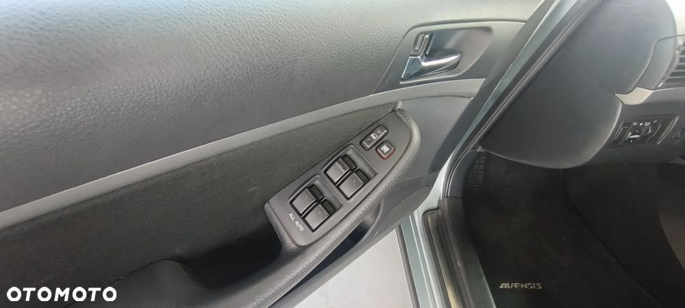 Toyota Avensis 2.0 D-4D Luna - 26