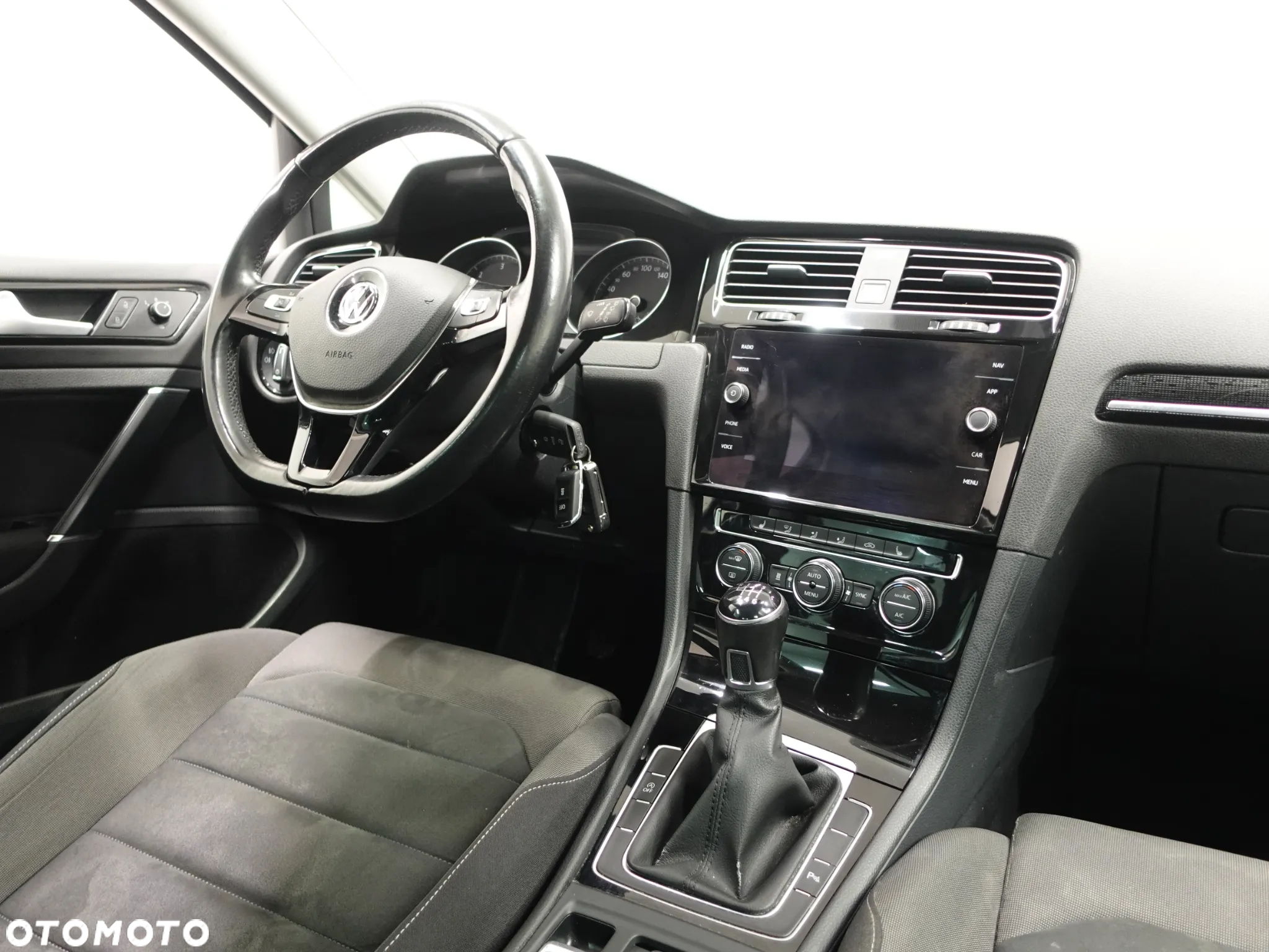 Volkswagen Golf 2.0 TDI SCR Highline - 31