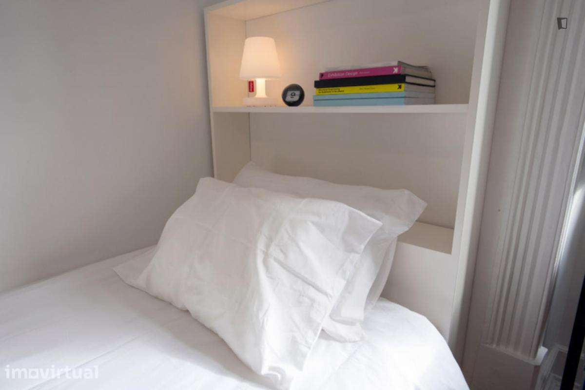 Quarto - localizado em Alameda Lisbon - Grande imagem: 2/9