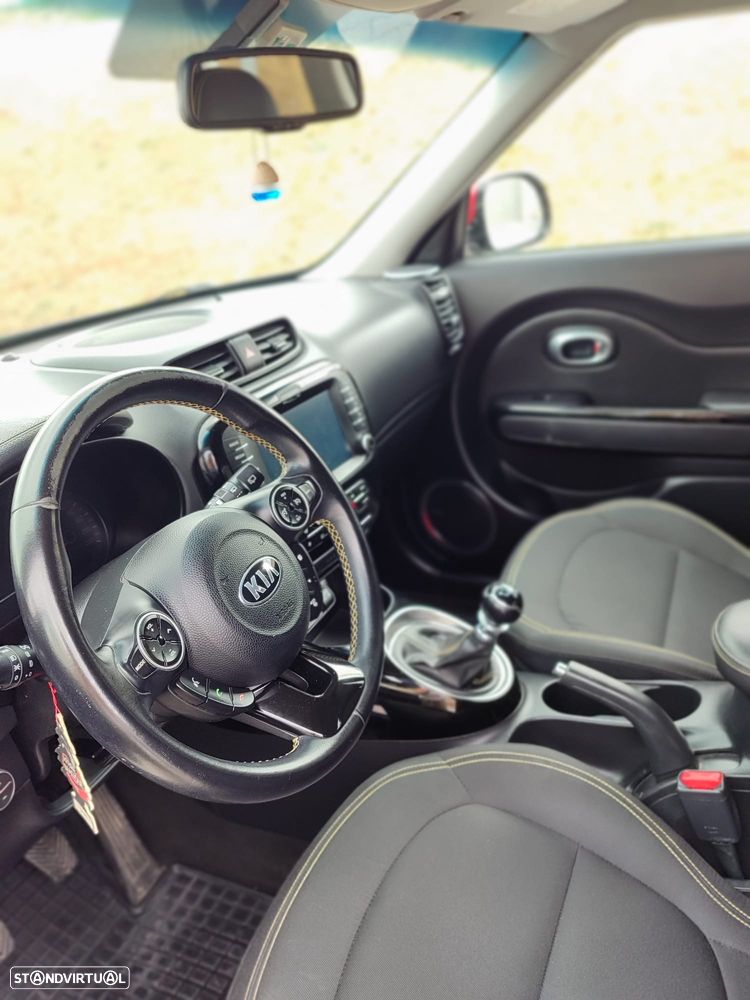 Kia Soul 1.6 CRDi TX - 18