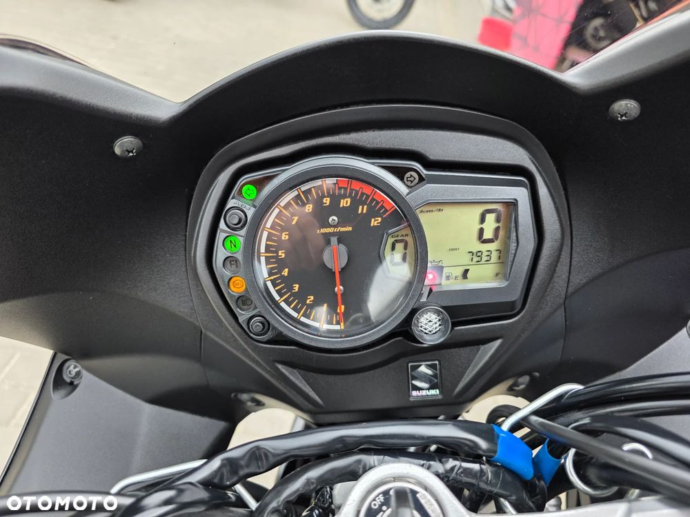 Suzuki GSX - 16