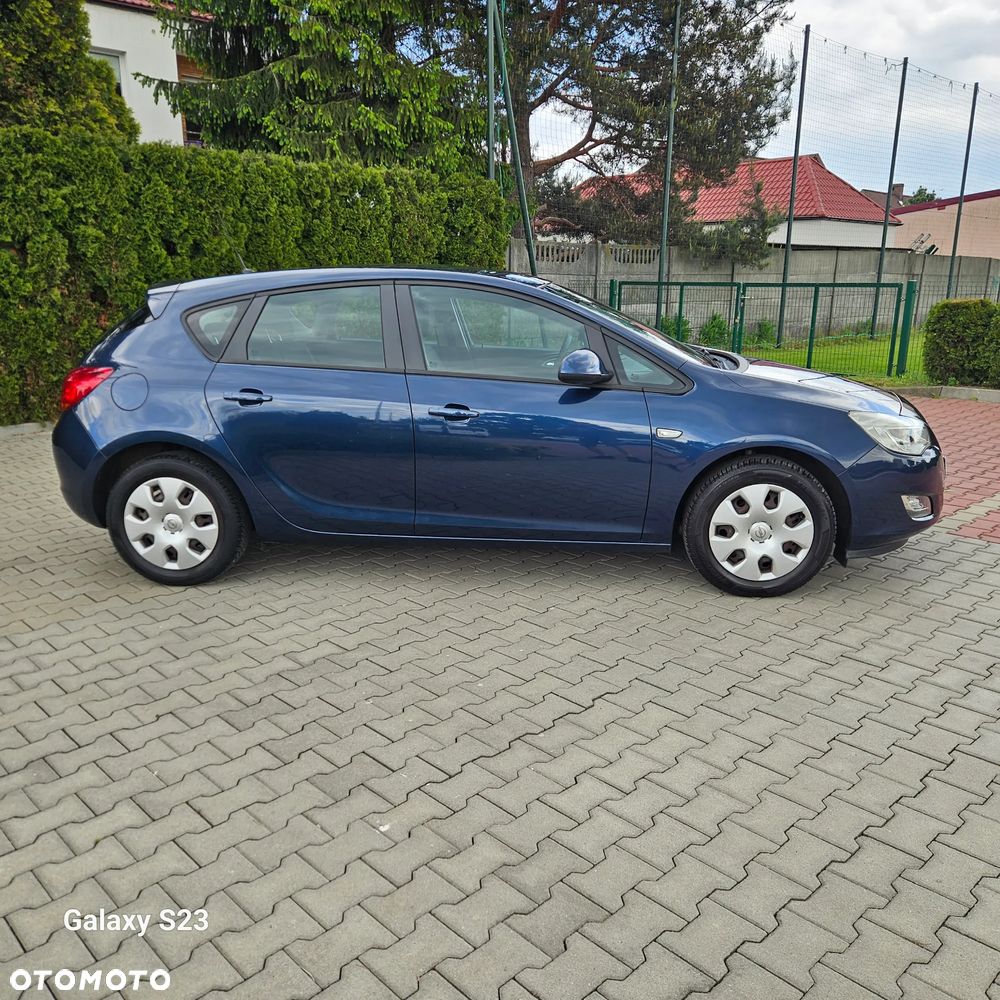 Opel Astra 1.6 Design Edition - 9
