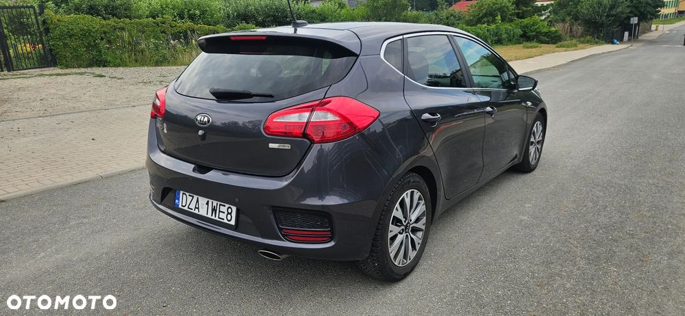 Kia Ceed 1.6 CRDi 136 ISG UEFA EURO 2016 - 4