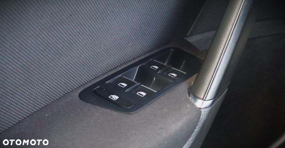 Volkswagen Golf - 31