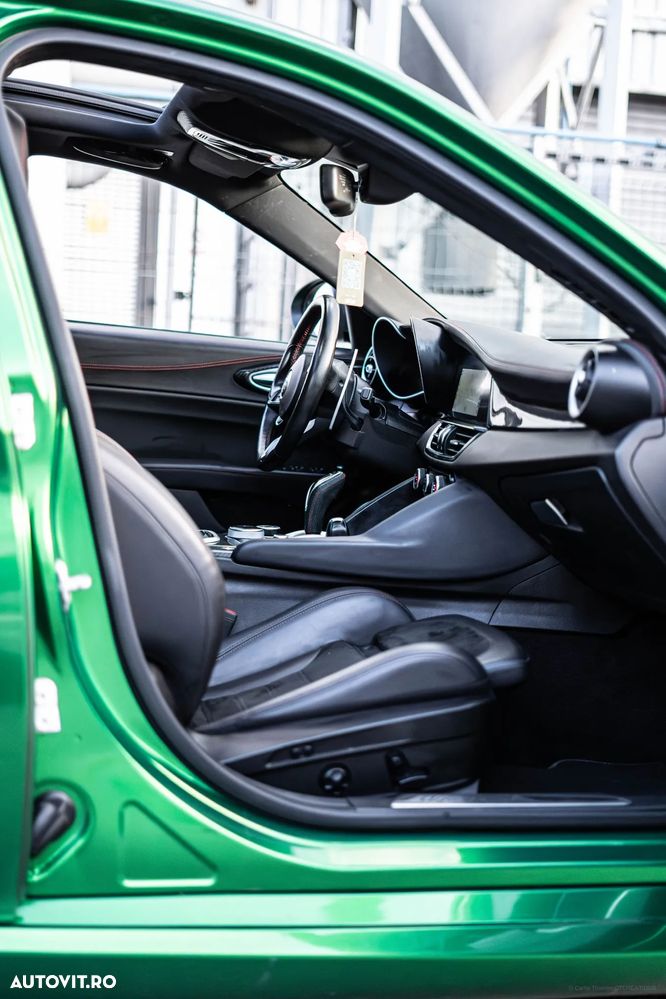 Alfa Romeo Giulia 2.0 Turbo 16V AT8-Q4 Estrema - 8