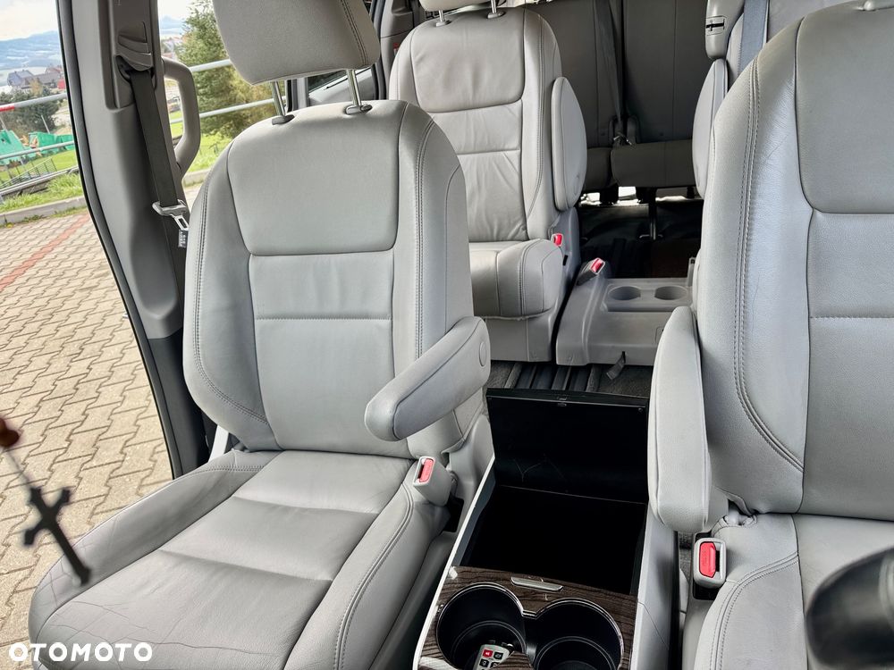Toyota Sienna 3.5 V6 - 10