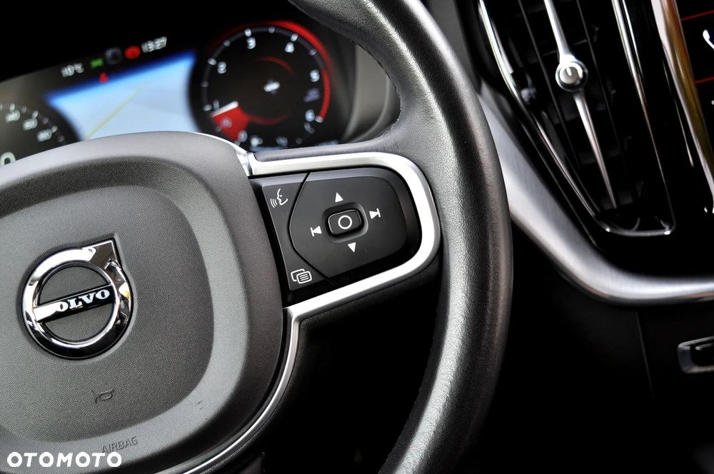 Volvo XC 60 D3 Momentum Pro - 36