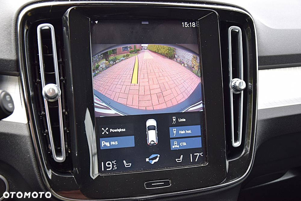 Volvo XC 40 T3 Geartronic Momentum Pro - 17