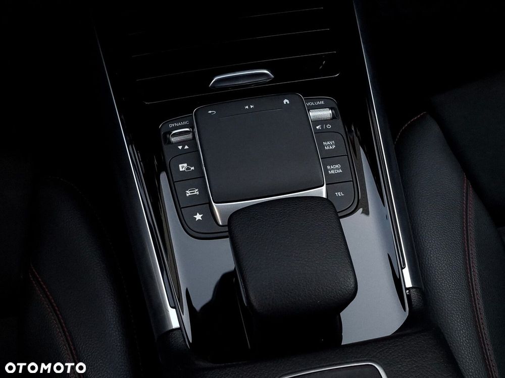 Mercedes-Benz GLA - 24