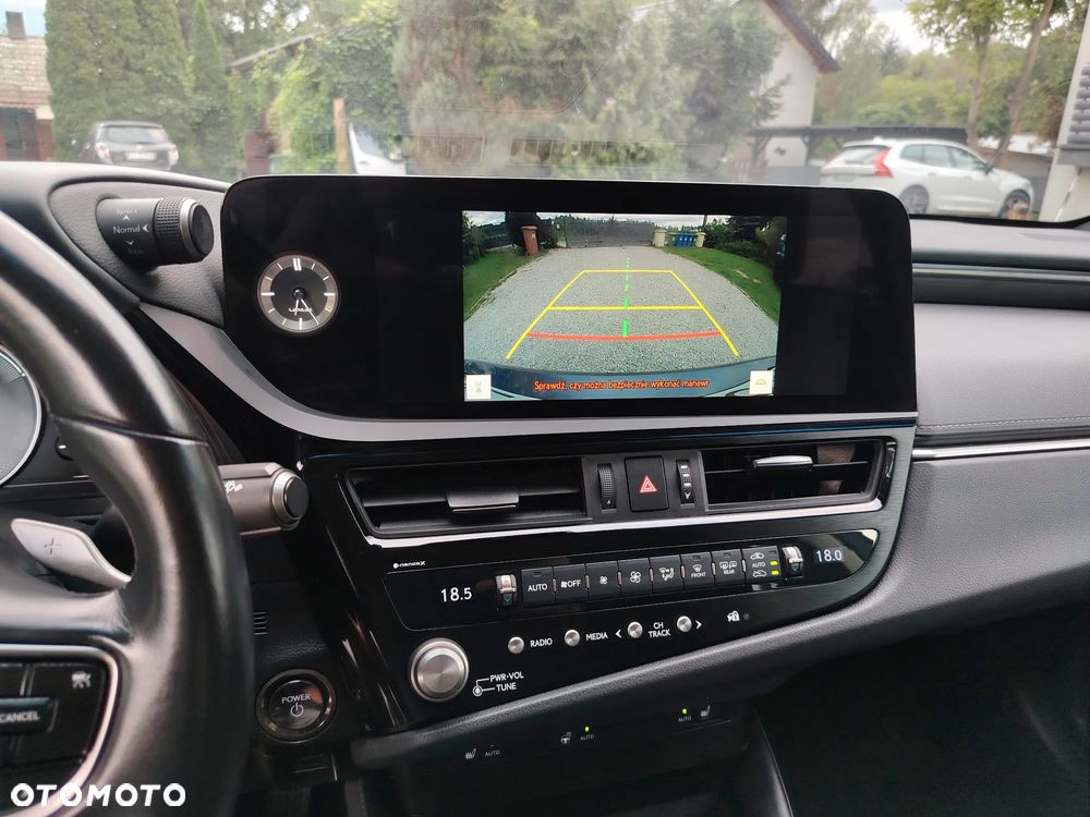 Lexus ES 300h Business Edition - 21