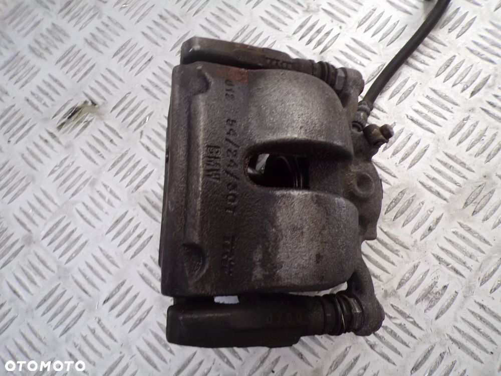 ZACISK PRAWY PRZÓD BMW F40 2.0 DIESEL 54/24/307 - 1