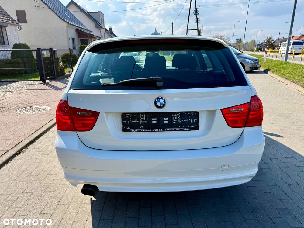 BMW Seria 3 320d xDrive DPF - 8