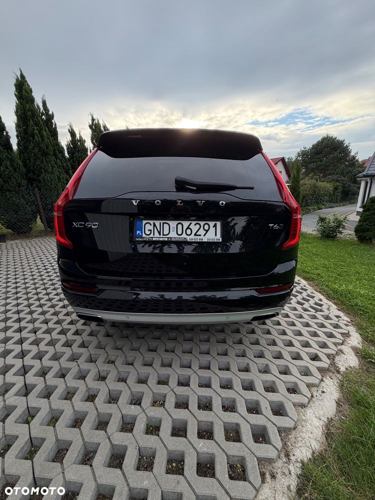 Volvo XC 90 - 9