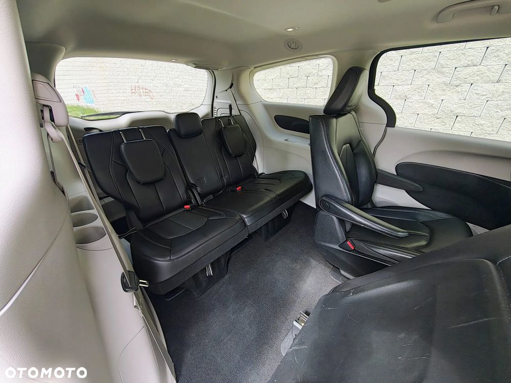 Chrysler Pacifica - 30