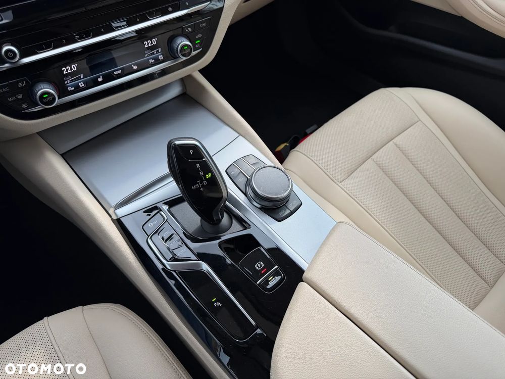 BMW Seria 5 520d mHEV - 25