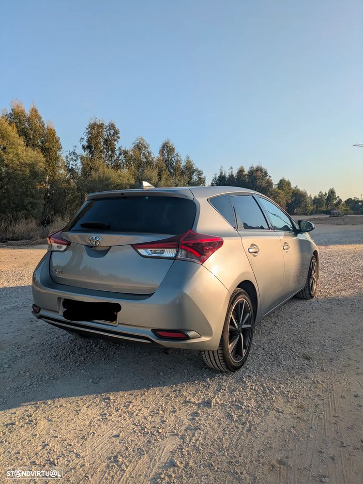 Toyota Auris 1.4 D-4D Com. +P.Techno+P.Sport - 3