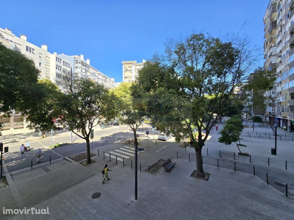 Apartamento T4 transformado em T3 excelente localização com parquea... - Grande imagem: 3/3