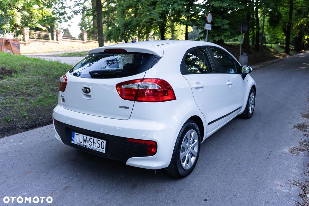 Kia Rio 1.4 L - 5