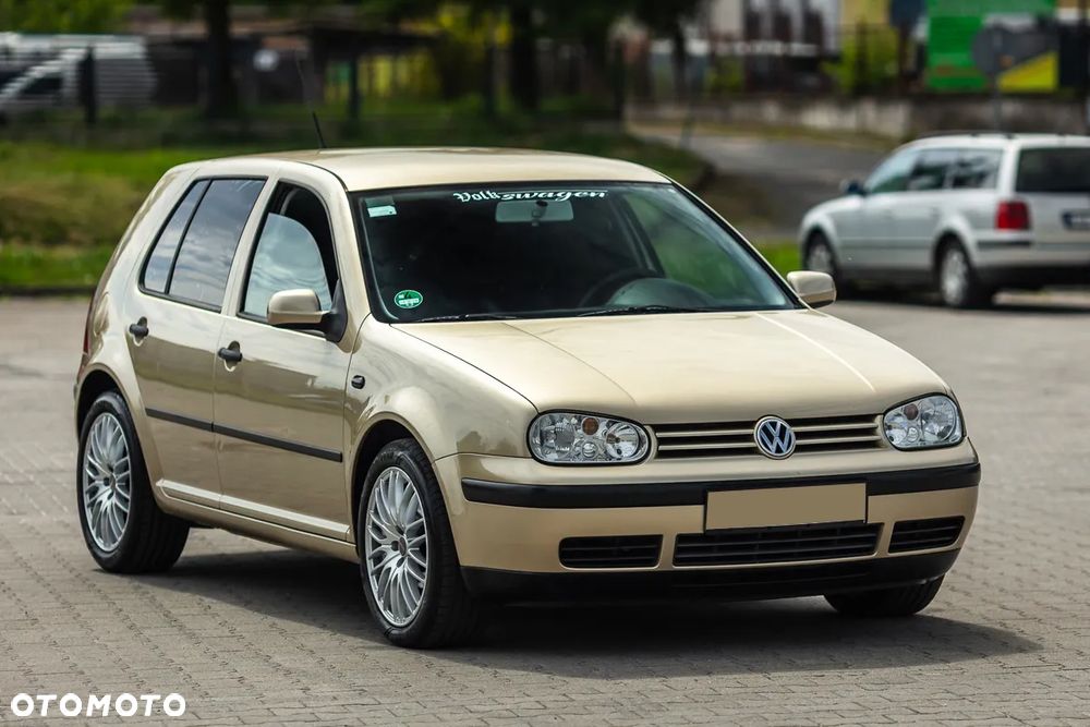 Volkswagen Golf - 1