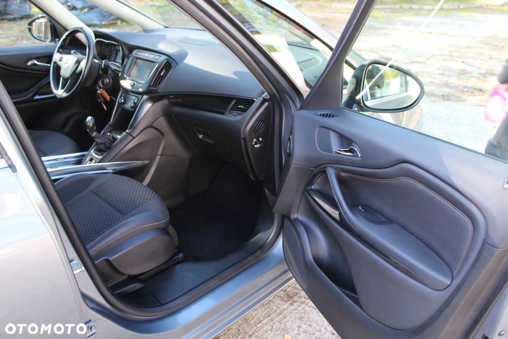 Opel Zafira - 26