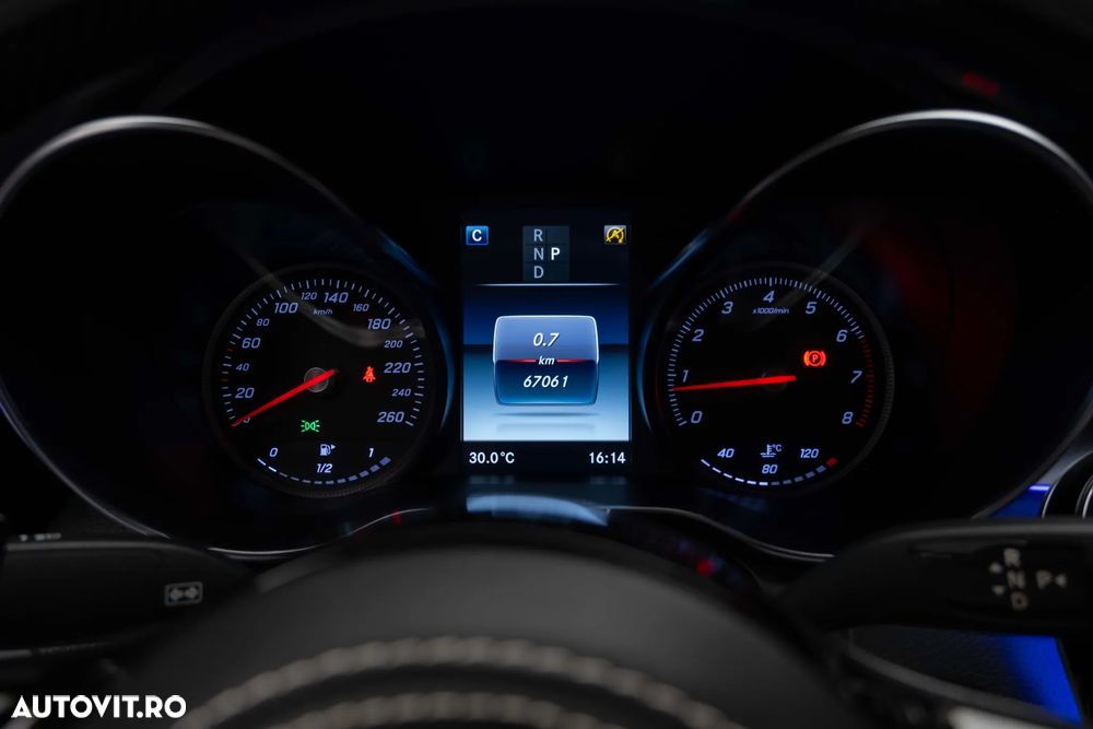 Mercedes-Benz GLC 250 4MATIC 9G-TRONIC AMG Line - 11