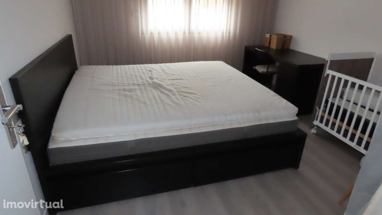 Fantastico t4 moradia numa zona calma e muito acessivel - Grande imagem: 4/15