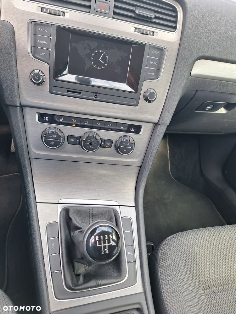 Volkswagen Golf 1.6 TDI DPF BlueMotion Technology Style - 29