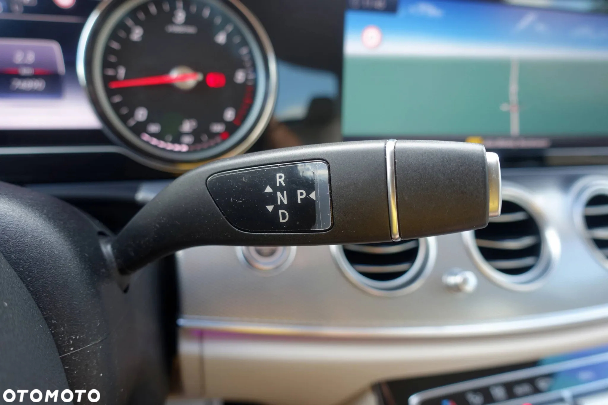 Mercedes-Benz Klasa E 220 d 4-Matic 9G-TRONIC - 26