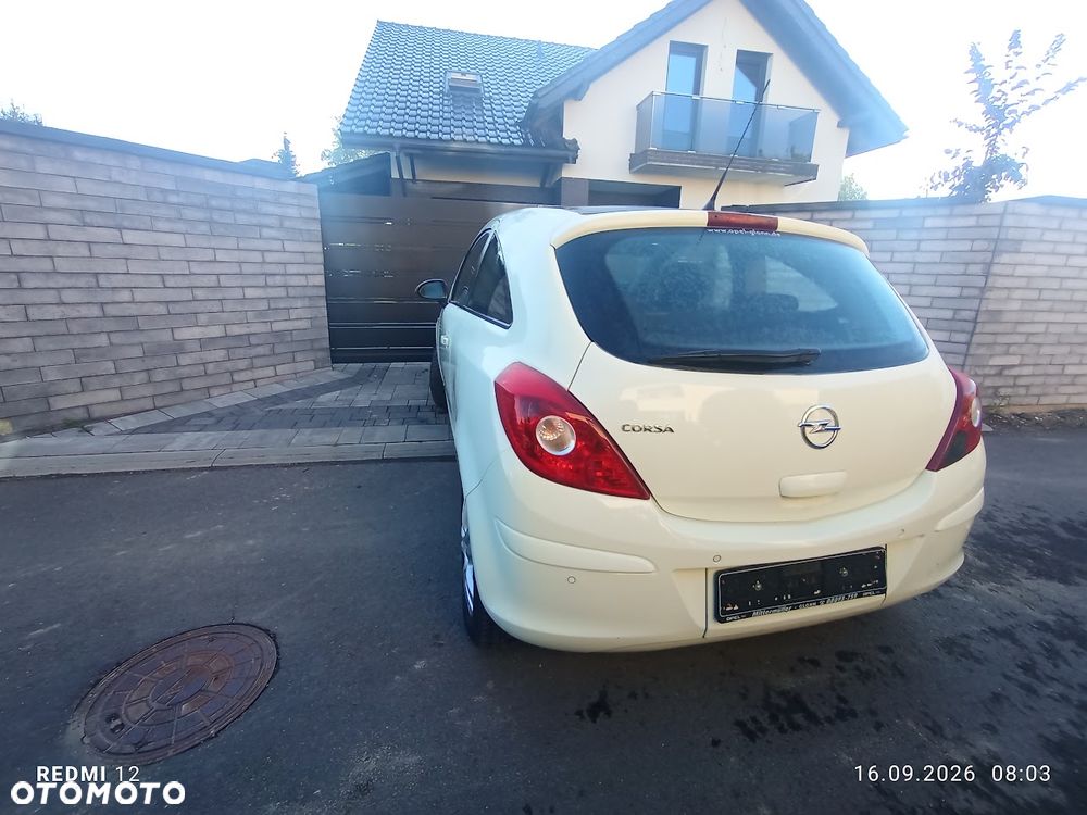 Opel Corsa 1.4 16V Innovation - 12