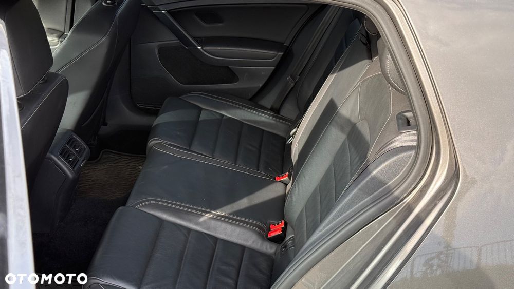 Volkswagen Golf - 28