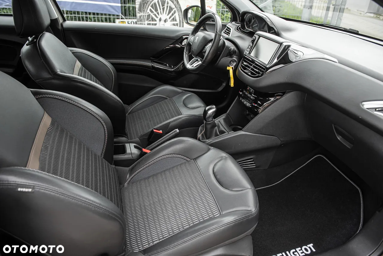 Peugeot 208 - 23