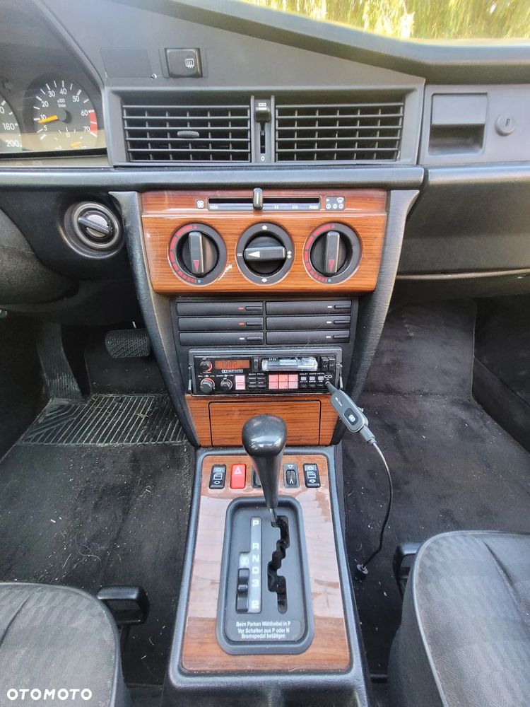 Mercedes-Benz W201 (190) - 3