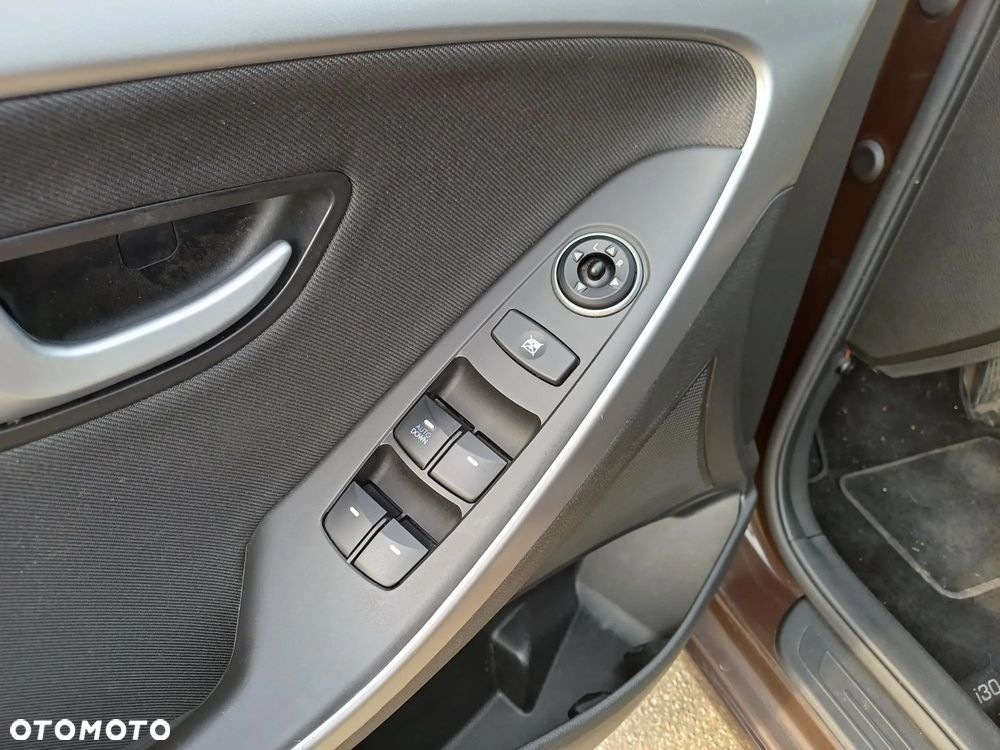 Hyundai i30 blue 1.6 GDI Trend - 16