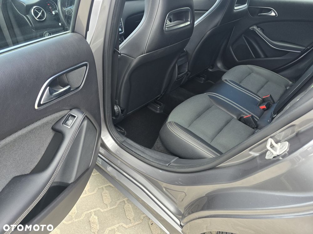 Mercedes-Benz Klasa A 180 d AMG Line 7G-DCT - 13