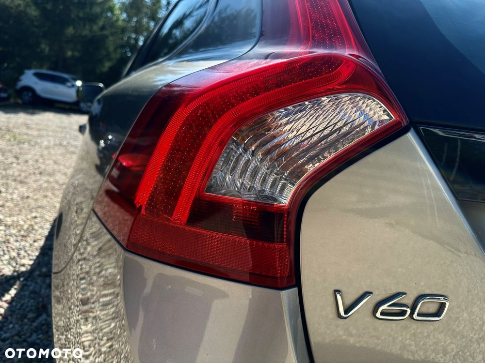Volvo V60 D4 Momentum - 34