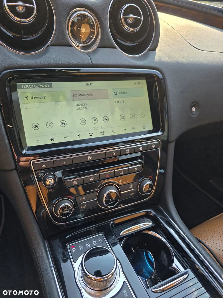 Jaguar XJ 3.0 T AWD R-Sport - 12
