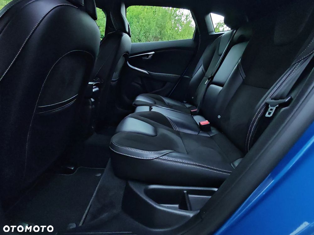 Volvo V40 D2 Drive-E SCR R-Design Momentum - 28