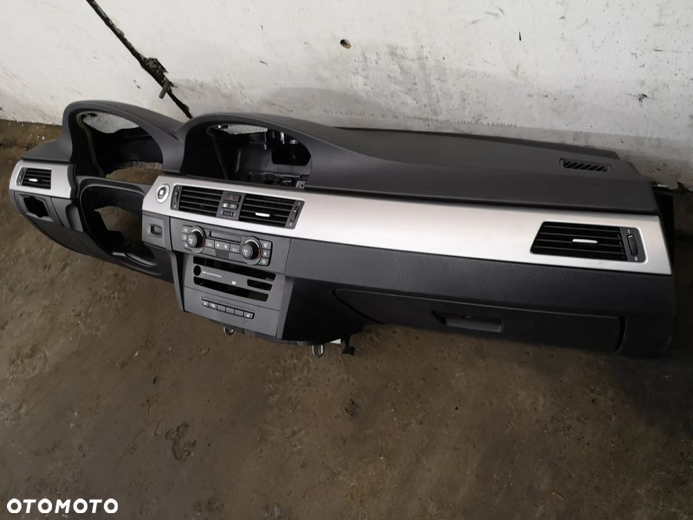 BMW E90 E91 DESKA KOKPIT KONSOLA POD NAWIGACJE ORYGINAŁ PULPIT - 4