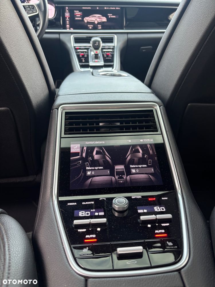 Porsche Panamera 4S - 30