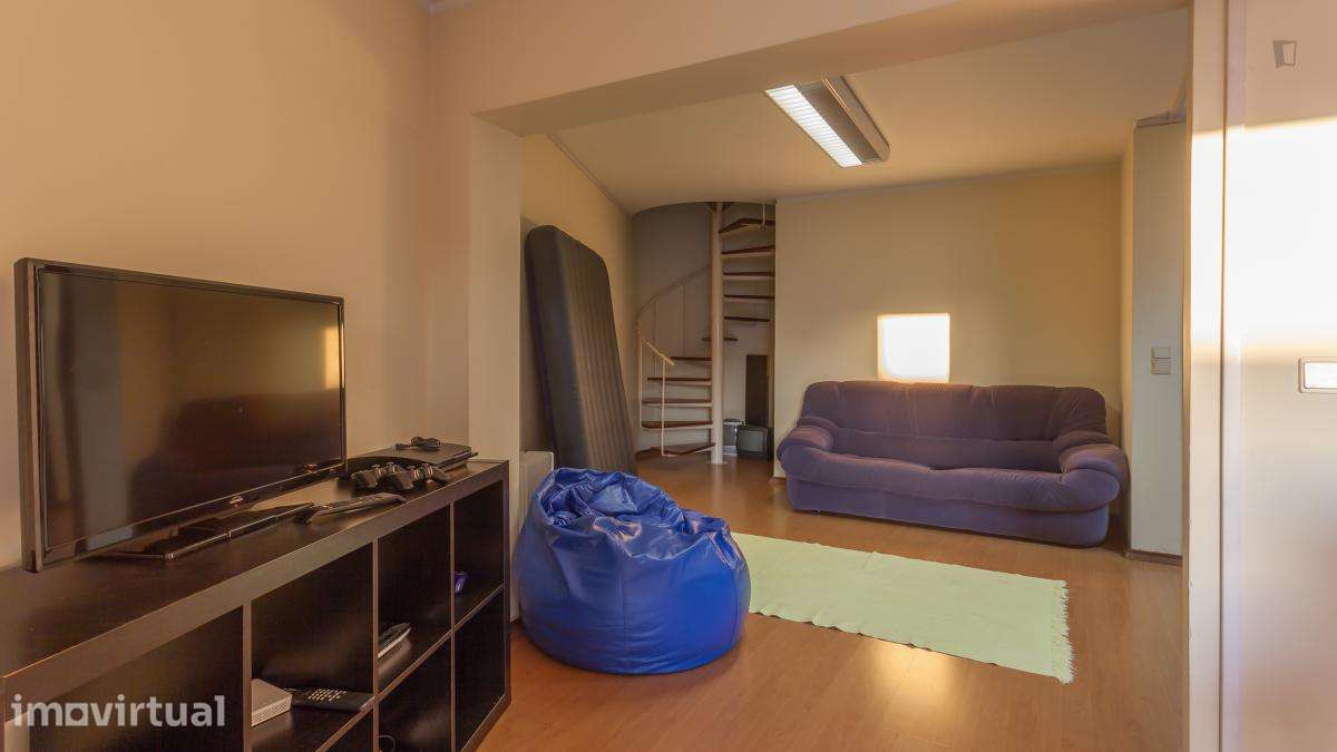 Quarto - localizado em Paranhos Porto - Grande imagem: 2/28