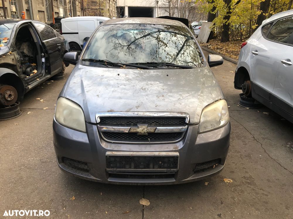 Dezmembrez Chevrolet Aveo gri argintiu 1.4 benzina - 3
