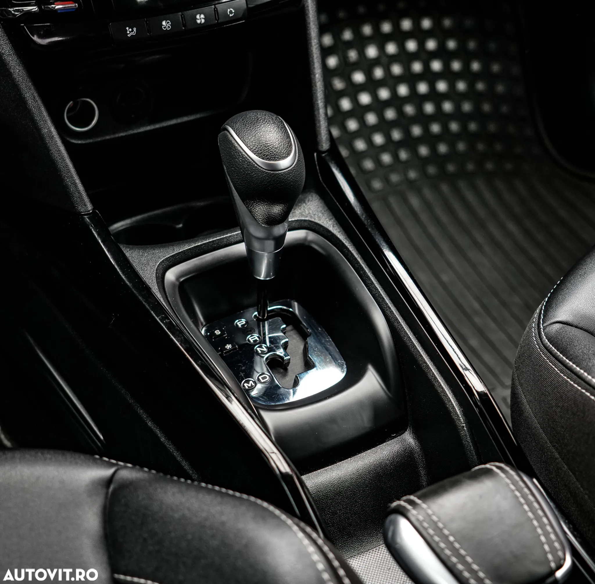 Peugeot 2008 1.2 PureTech Turbo EAT6 S&S Allure - 20