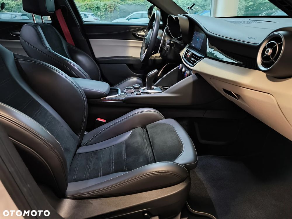 Alfa Romeo Giulia 2.9 Bi Turbo V6 Quadrifoglio - 15