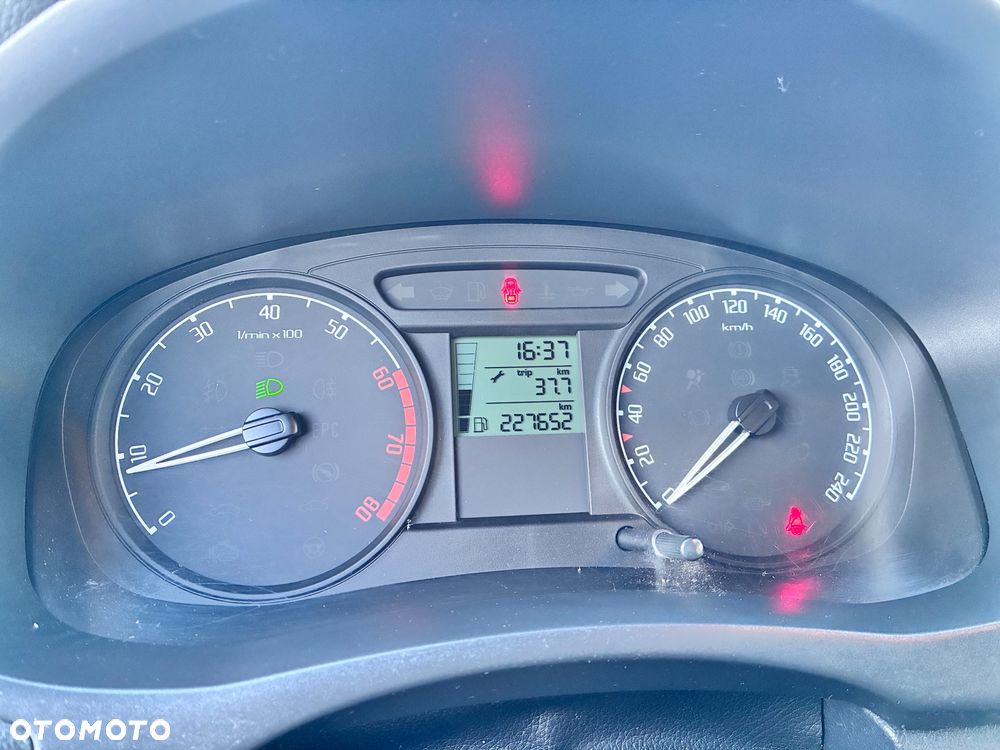 Skoda Fabia 2009 photo 3