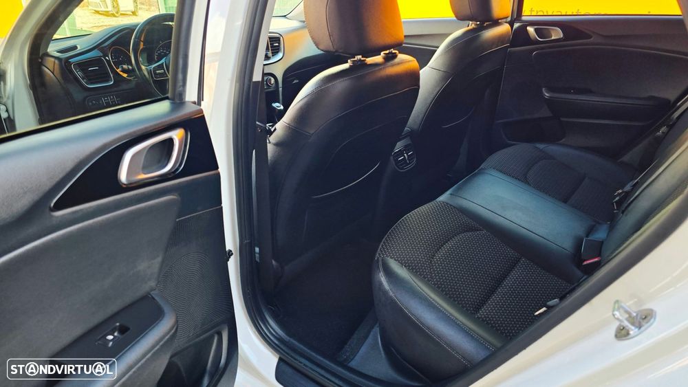 Kia Ceed SW 1.6 CRDi MHEV Drive+SRF - 17