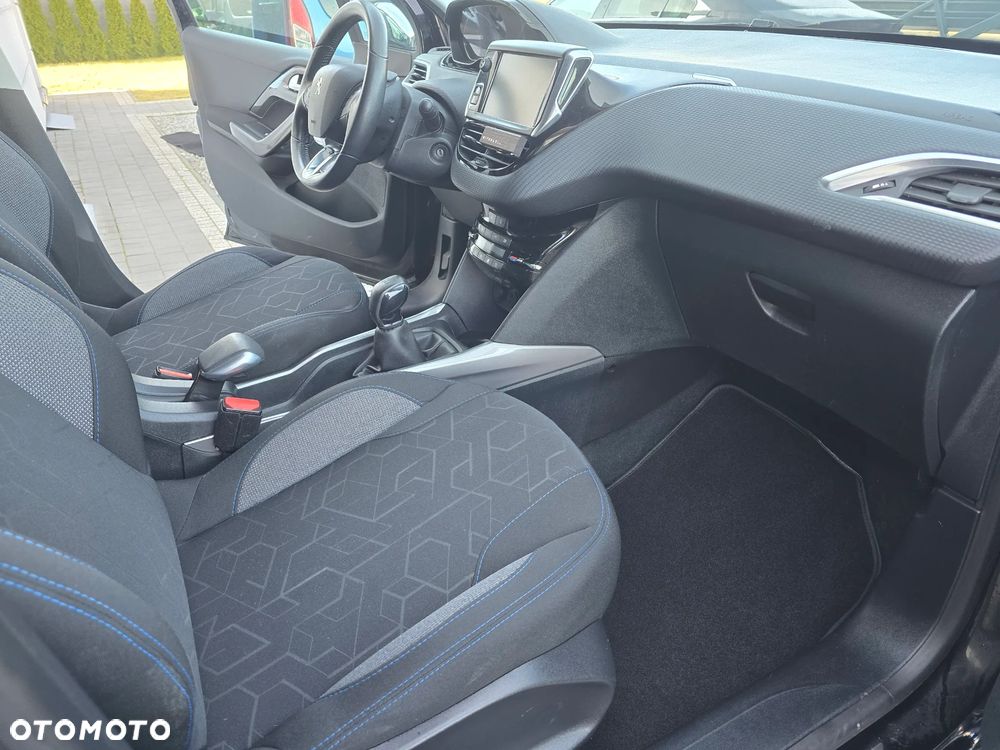 Peugeot 2008 1.2 Pure Tech Style - 12