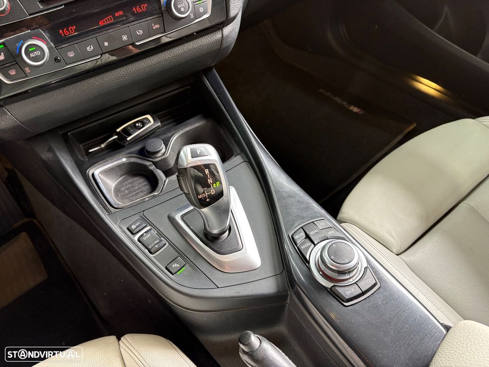 BMW 118 dA Pack M - 12
