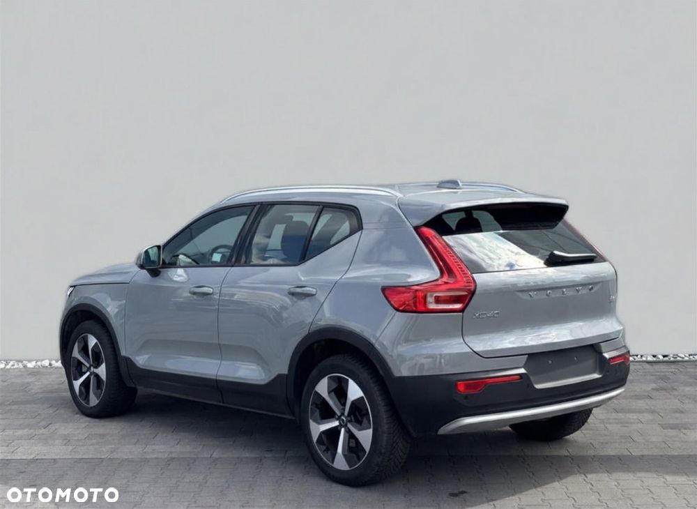 Volvo XC 40 B3 Plus Dark - 2