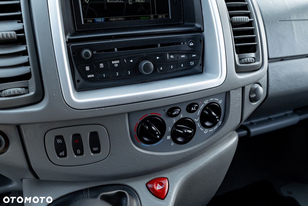 Renault Trafic FAP Grand Passenger Black Edition - 21