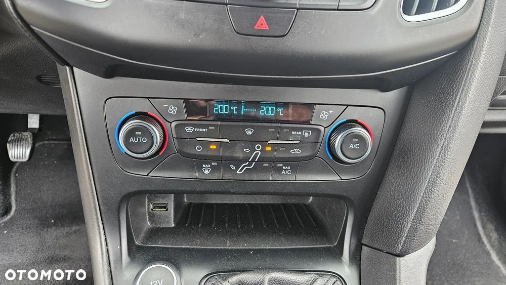 Ford Focus 1.0 EcoBoost Titanium - 18